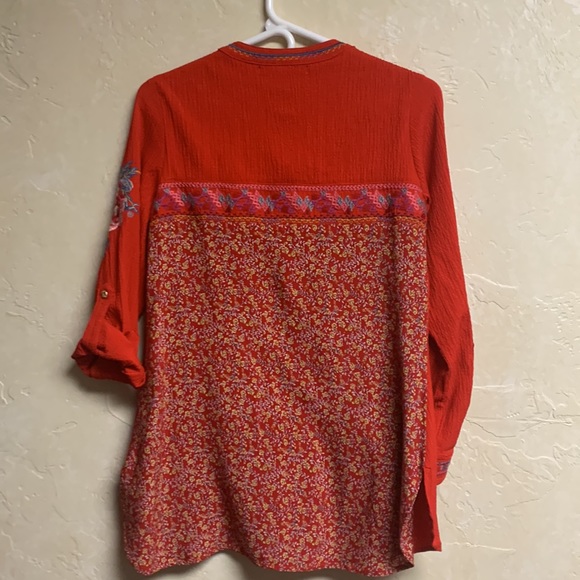 Beautiful Red Crinkle Embroidery Top with contrast back - Picture 4 of 6